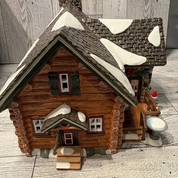 Department 56 Cedarpoint Cabin - Picture 4 of 7